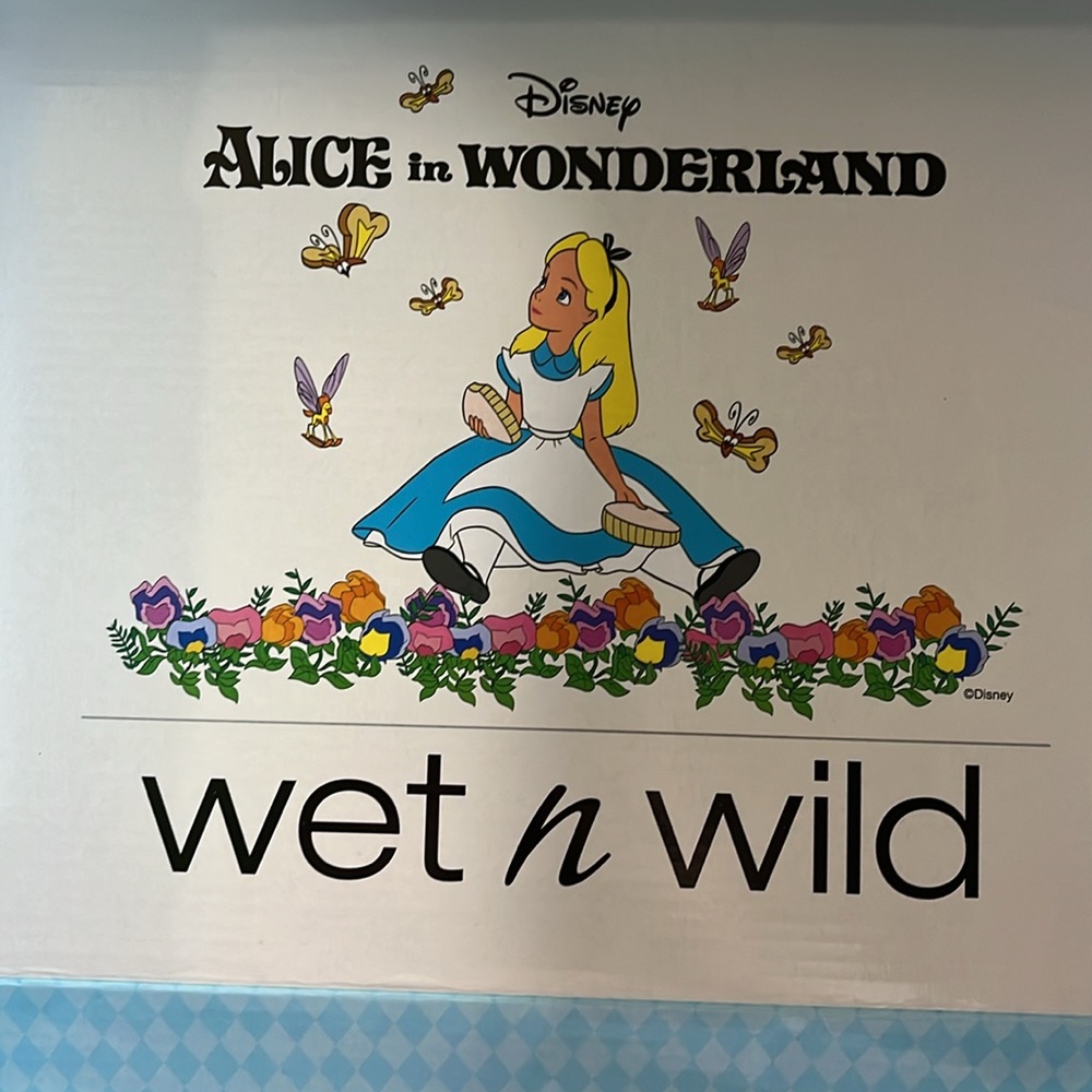Wet N Wild Alice In Wonderland Limited Edition Pr Box - Makeup Set - Picture 11 of 15